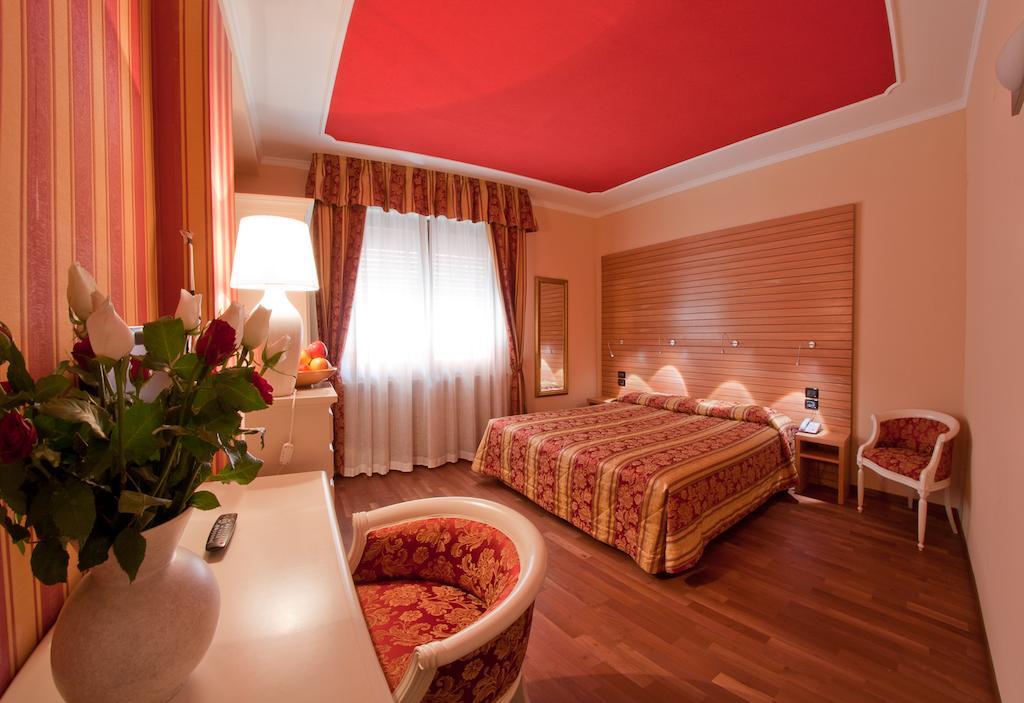Hotel Cles Δωμάτιο φωτογραφία