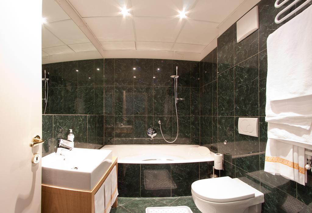 Hotel Cles Εξωτερικό φωτογραφία